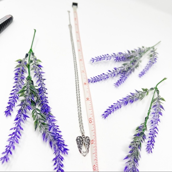 925 Sterling Silver Angel Wings with Heart Dainty Pendant Necklace Vintage - Picture 2 of 5